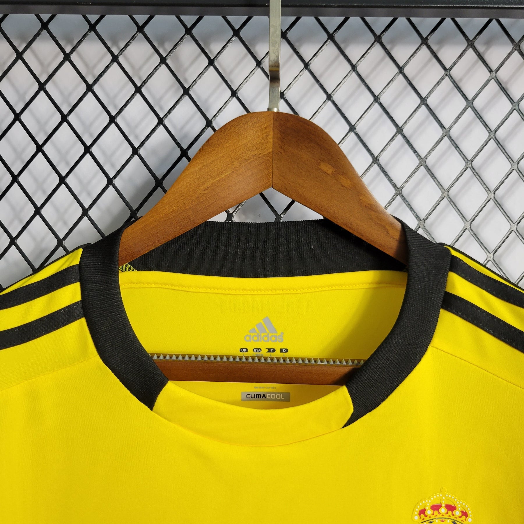 Camisa Real Madrid Goleiro Amarela 11/12 - Versão Retrô