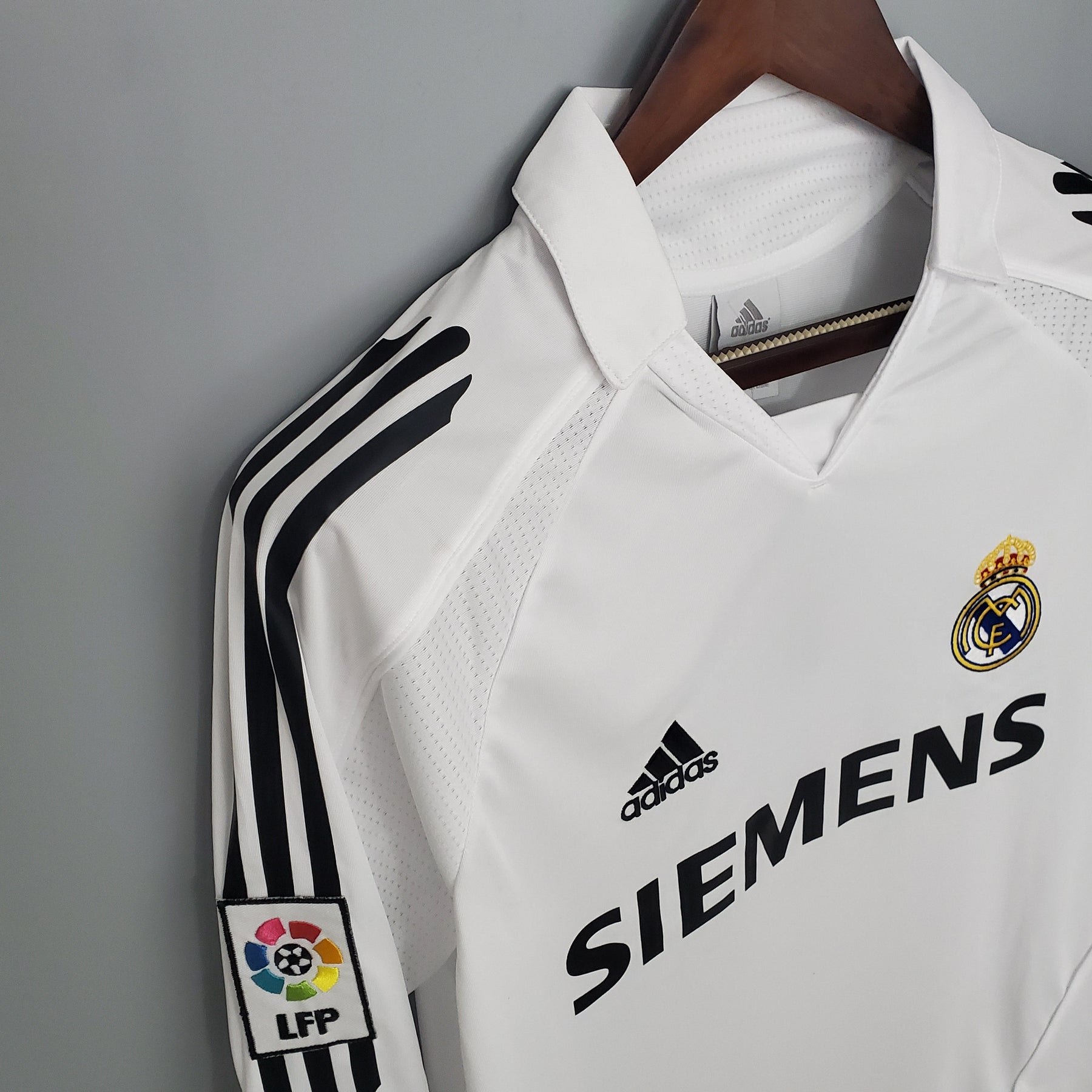 Camisa Real Madrid Titular 05/06 - Versão Retrô Manga Comprida