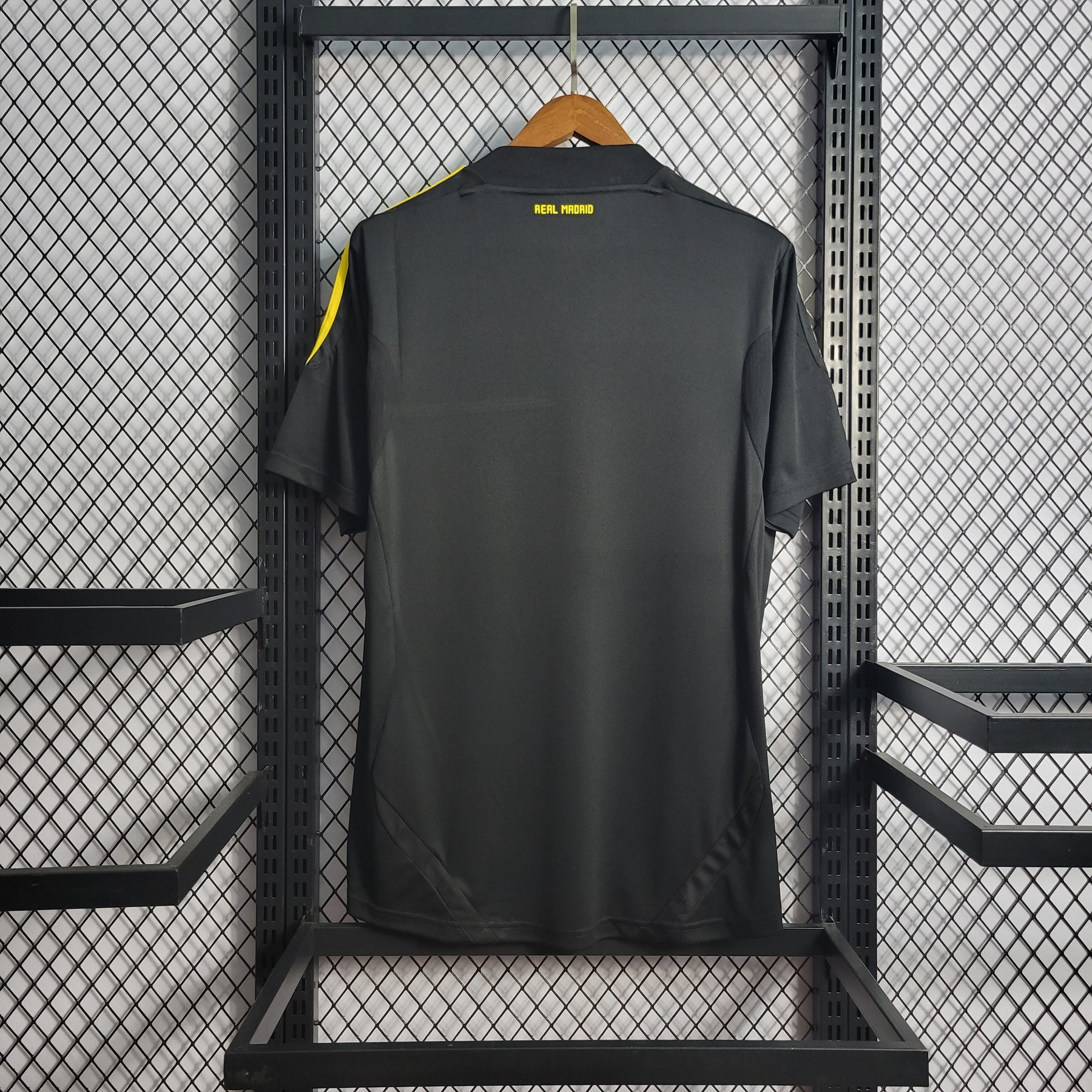 Camisa Real Madrid Goleiro Preta 11/12 - Versão Retrô