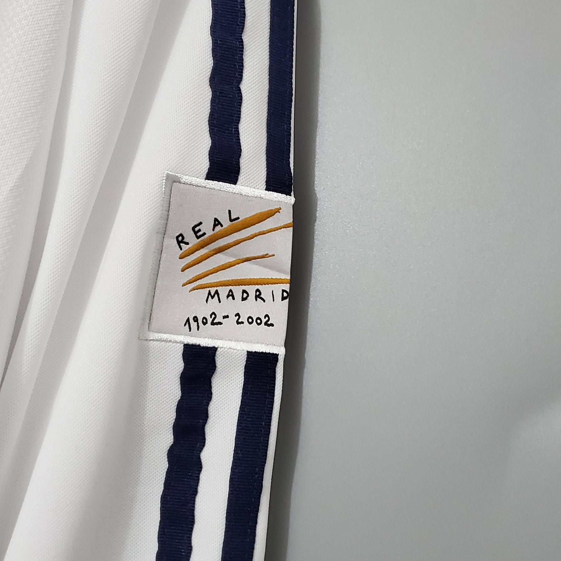 Camisa Real Madrid Titular 2002 - Versão Retrô Manga Comprida