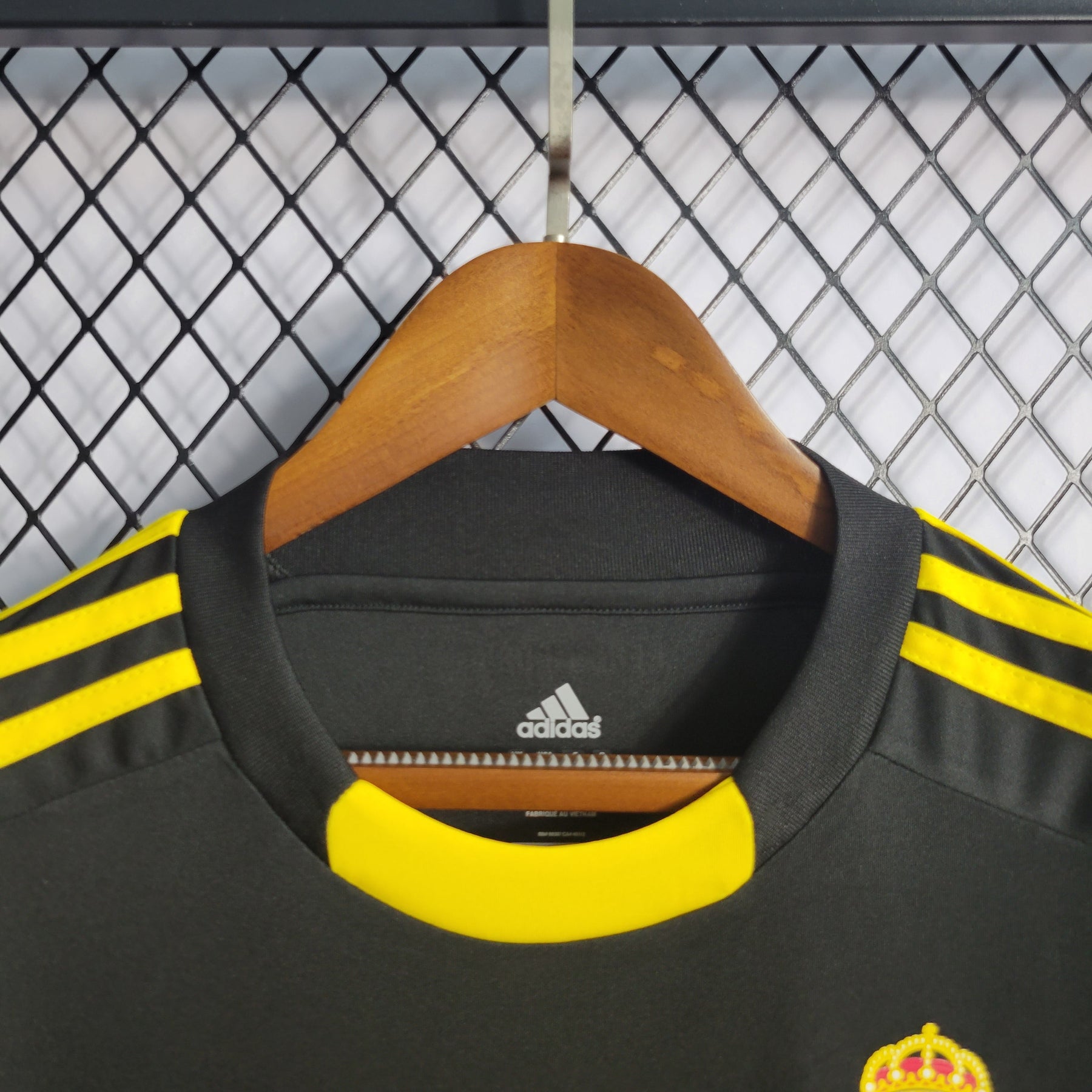 Camisa Real Madrid Goleiro Preta 11/12 - Versão Retrô