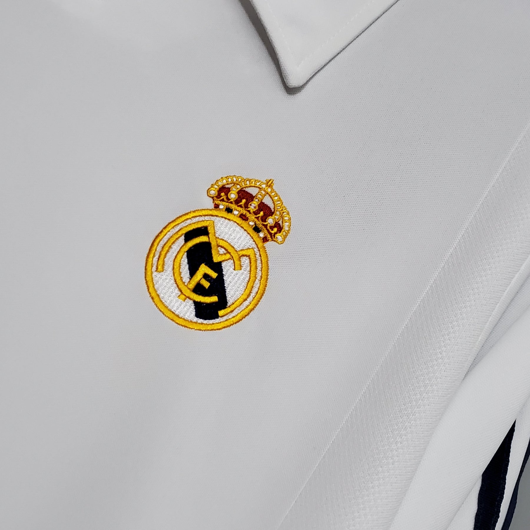 Camisa Real Madrid Titular 2002 - Versão Retrô Manga Comprida